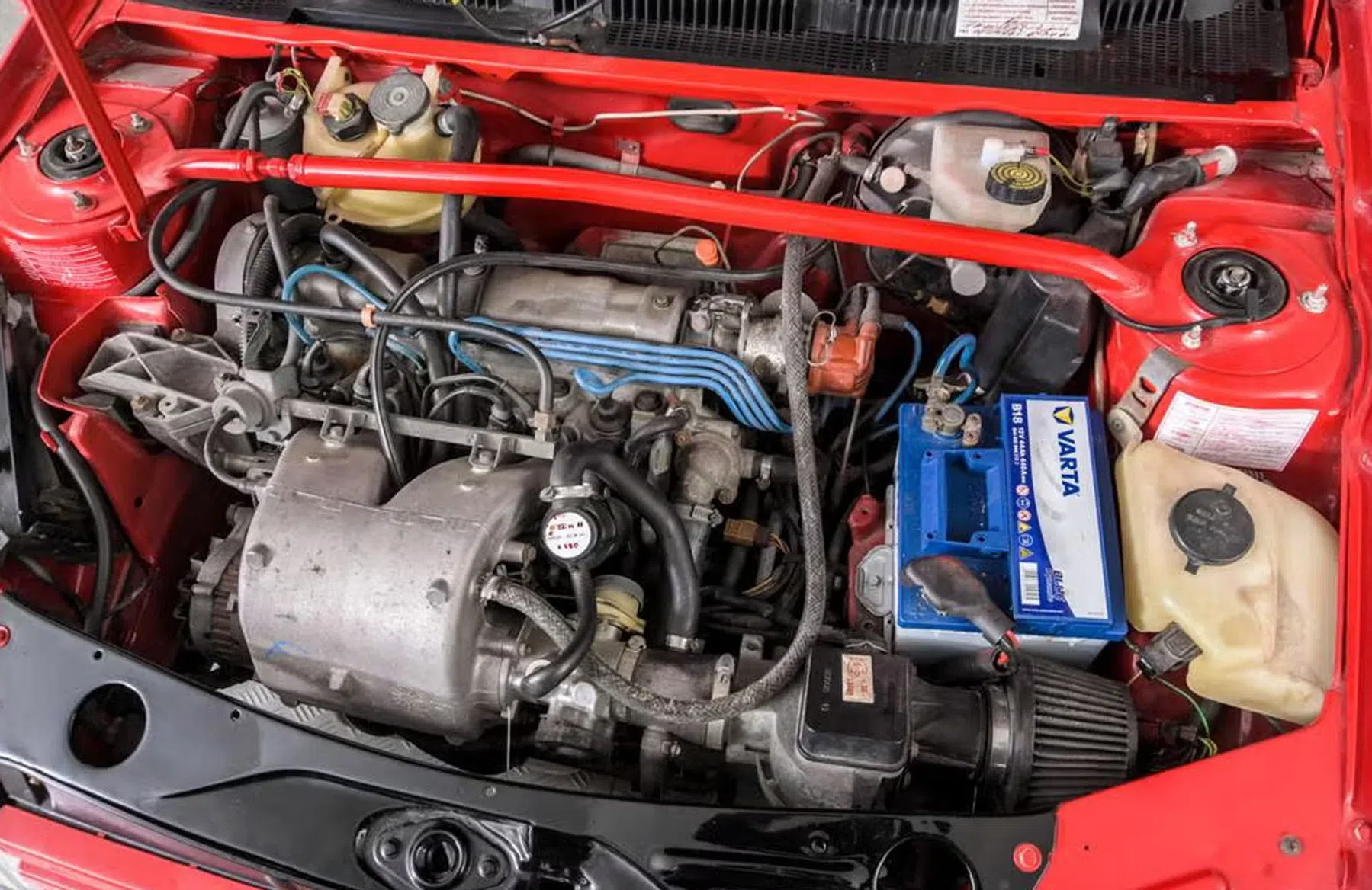 peugeot 205 GTI 1.6 rood